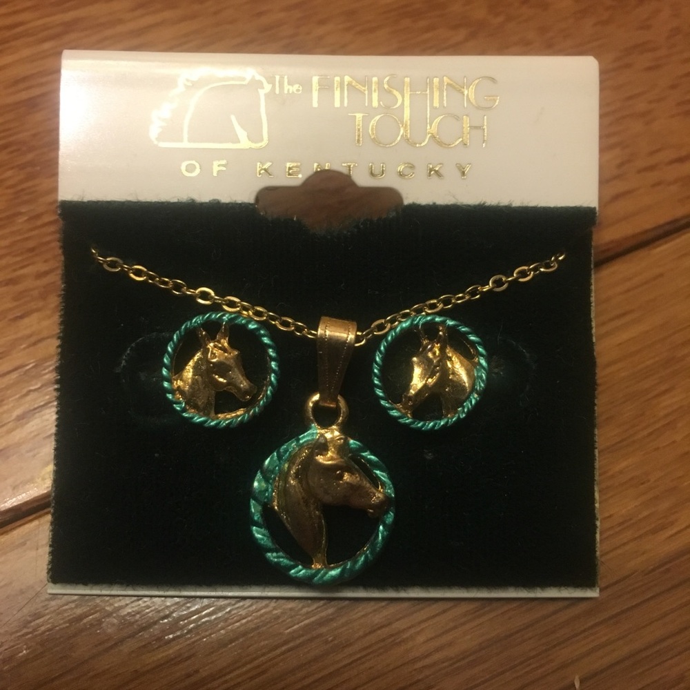 Horse earring and necklace set NWOT